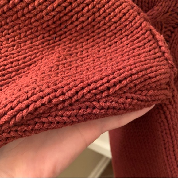 GUC Callahan Cropped Cable-Knit Sweater in Rust / Brick Red - Picture 3 of 6